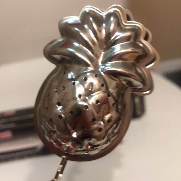 ⚡️FINAL PRICE⚡️ Maui Hawaii Pineapple shaped Tea Infuser - Picture 8 of 12